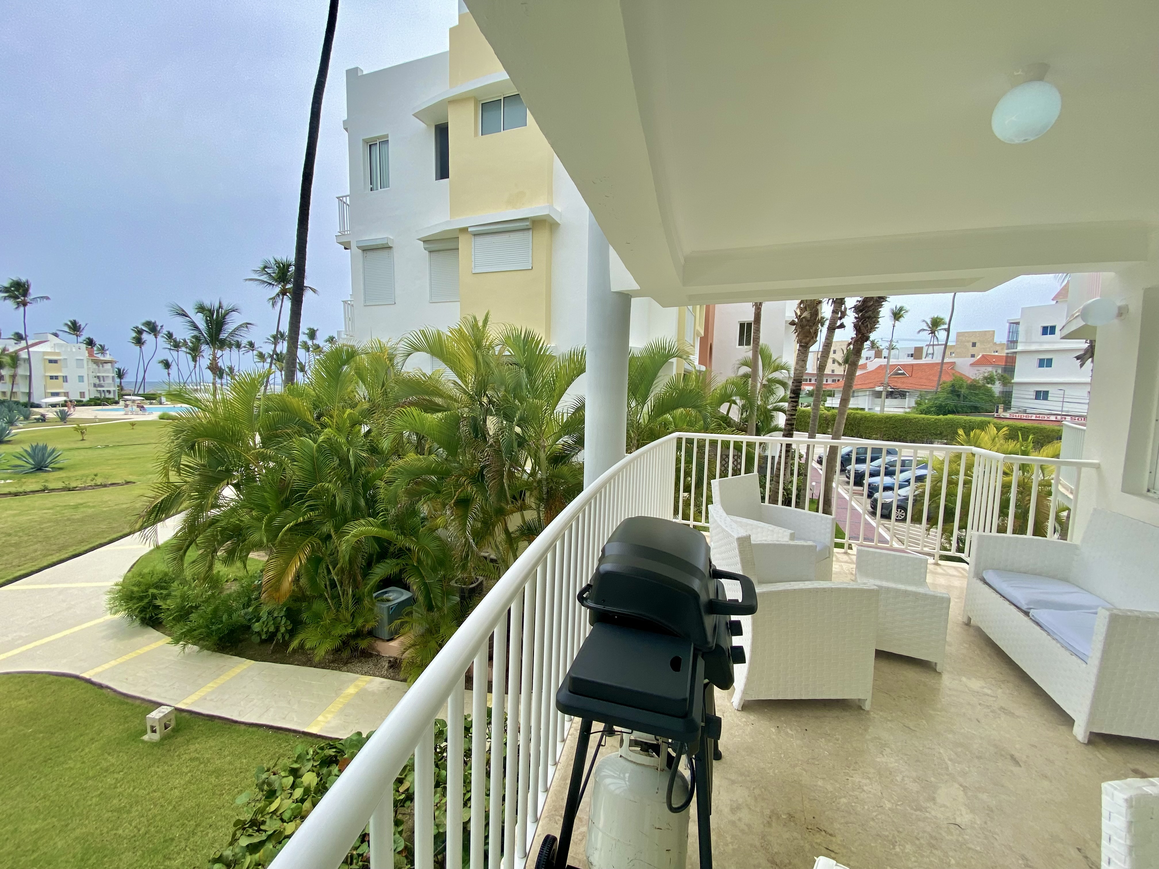 Vista Frontal Del Océano Disponible !!!  Apartamentos De Playa 1-3 Dorm. Con Playa Privada. Bávaro, República Dominicana
